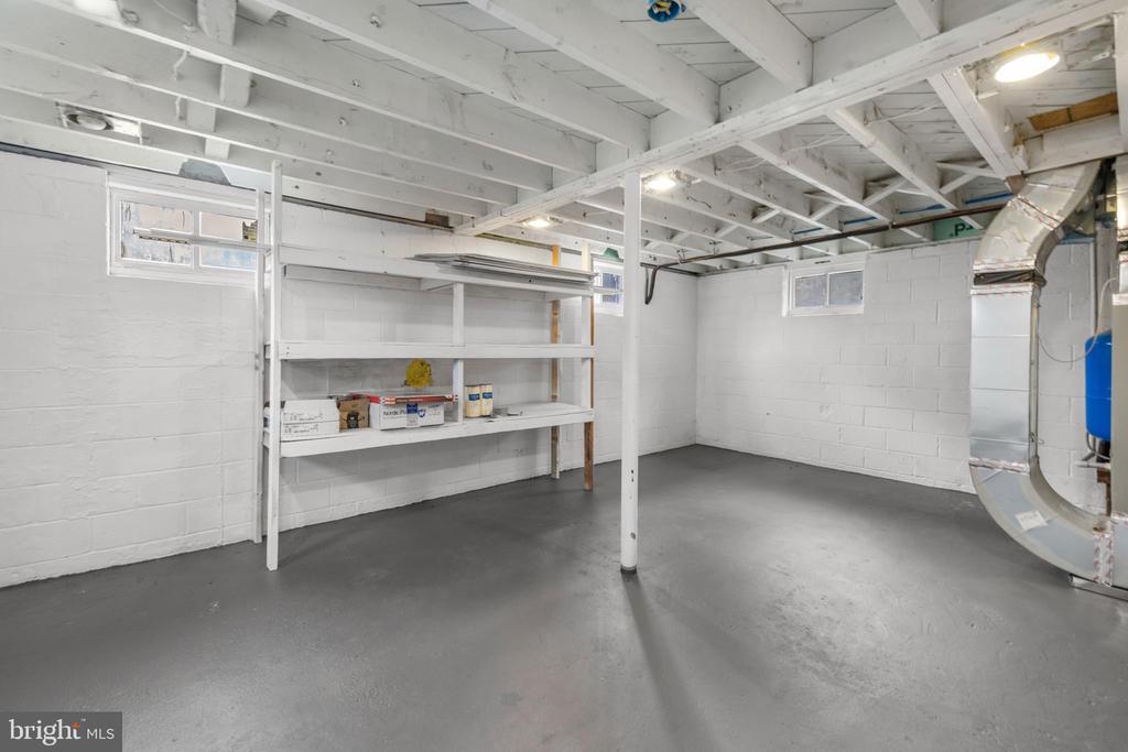 5233 LEE HWY, WARRENTON, Virginia, 5 Bedrooms Bedrooms, ,3 BathroomsBathrooms,Residential,5233 LEE HWY,VAFQ2019688 MLS # VAFQ2019688