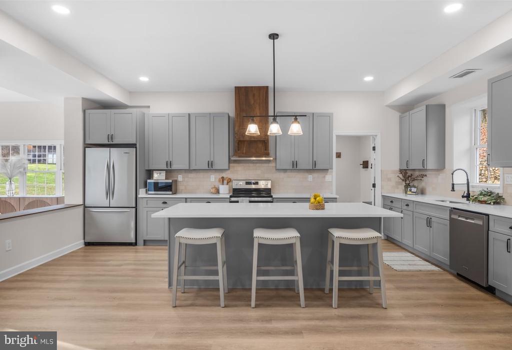 5233 LEE HWY, WARRENTON, Virginia, 5 Bedrooms Bedrooms, ,3 BathroomsBathrooms,Residential,5233 LEE HWY,VAFQ2019688 MLS # VAFQ2019688