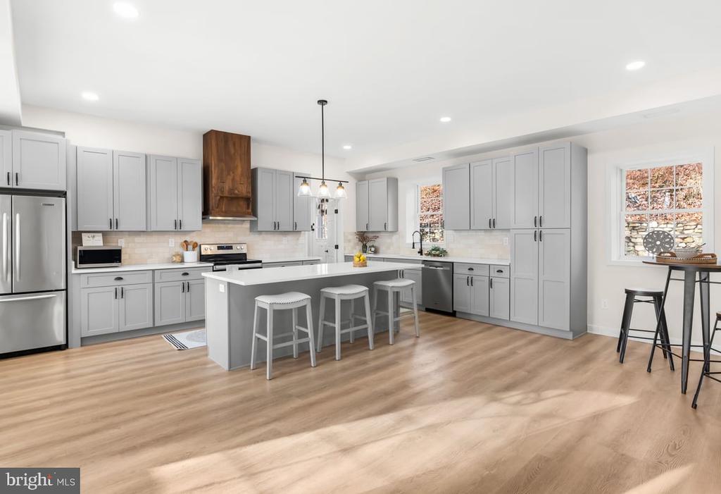 5233 LEE HWY, WARRENTON, Virginia, 5 Bedrooms Bedrooms, ,3 BathroomsBathrooms,Residential,5233 LEE HWY,VAFQ2019688 MLS # VAFQ2019688