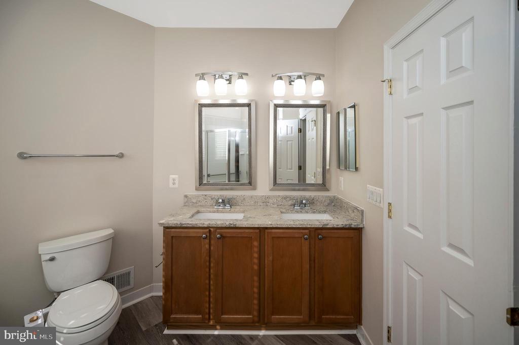 5105 SEWELLS POINTE DR, FREDERICKSBURG, Virginia 22407, 4 Bedrooms Bedrooms, ,4 BathroomsBathrooms,Residential,5105 SEWELLS POINTE DR,VASP2037728 MLS # VASP2037728