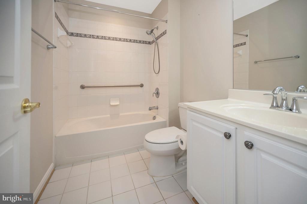 5105 SEWELLS POINTE DR, FREDERICKSBURG, Virginia 22407, 4 Bedrooms Bedrooms, ,4 BathroomsBathrooms,Residential,5105 SEWELLS POINTE DR,VASP2037728 MLS # VASP2037728