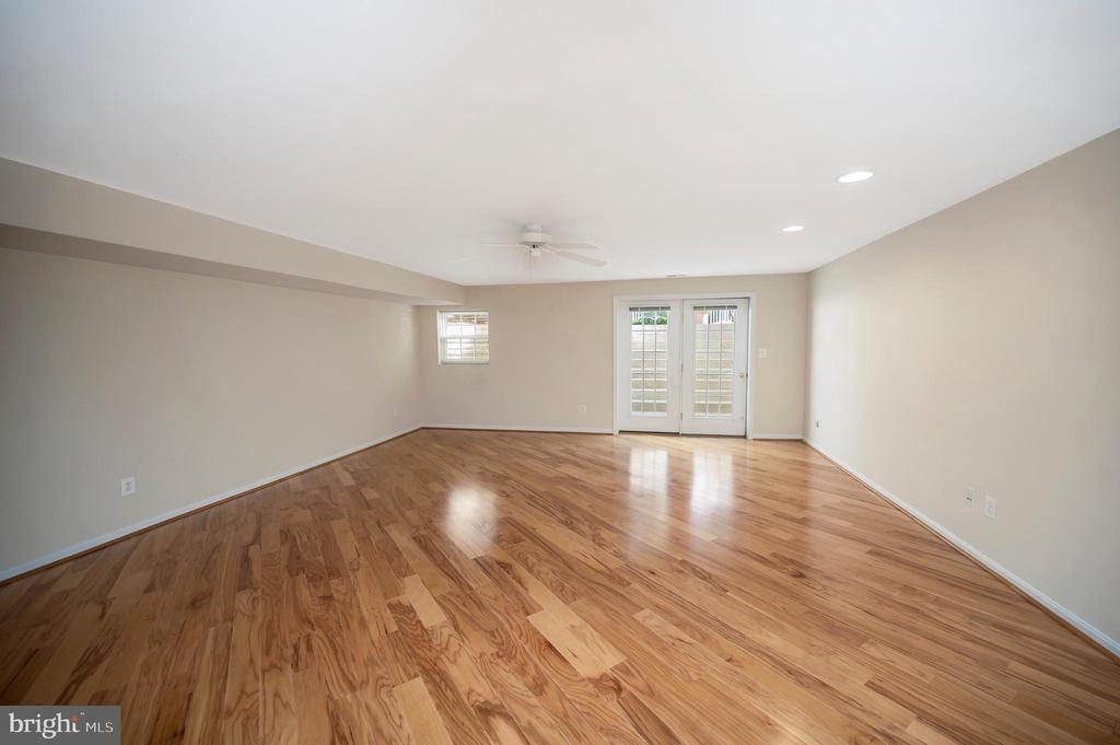 5105 SEWELLS POINTE DR, FREDERICKSBURG, Virginia 22407, 4 Bedrooms Bedrooms, ,4 BathroomsBathrooms,Residential,5105 SEWELLS POINTE DR,VASP2037728 MLS # VASP2037728