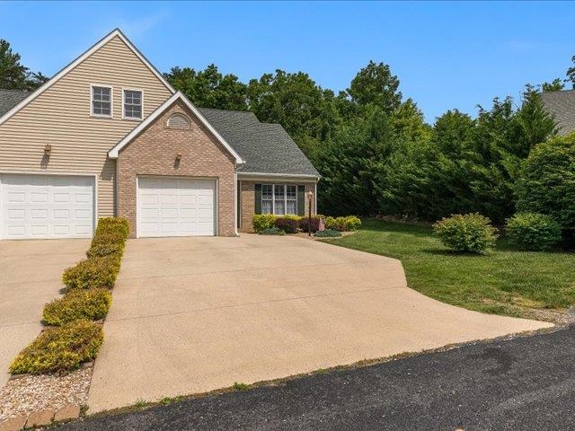 41 HICKORY NUT LN, STAUNTON, Virginia 24401, 3 Bedrooms Bedrooms, ,2 BathroomsBathrooms,Residential,41 HICKORY NUT LN,665564 MLS # 665564