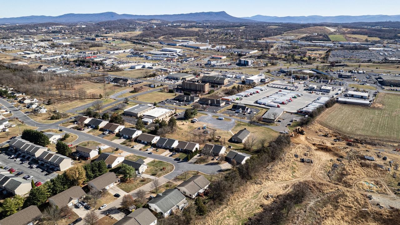 324 DIANA CT, ROCKINGHAM, Virginia 22801, 2 Bedrooms Bedrooms, ,2 BathroomsBathrooms,Residential,324 DIANA CT,671288 MLS # 671288