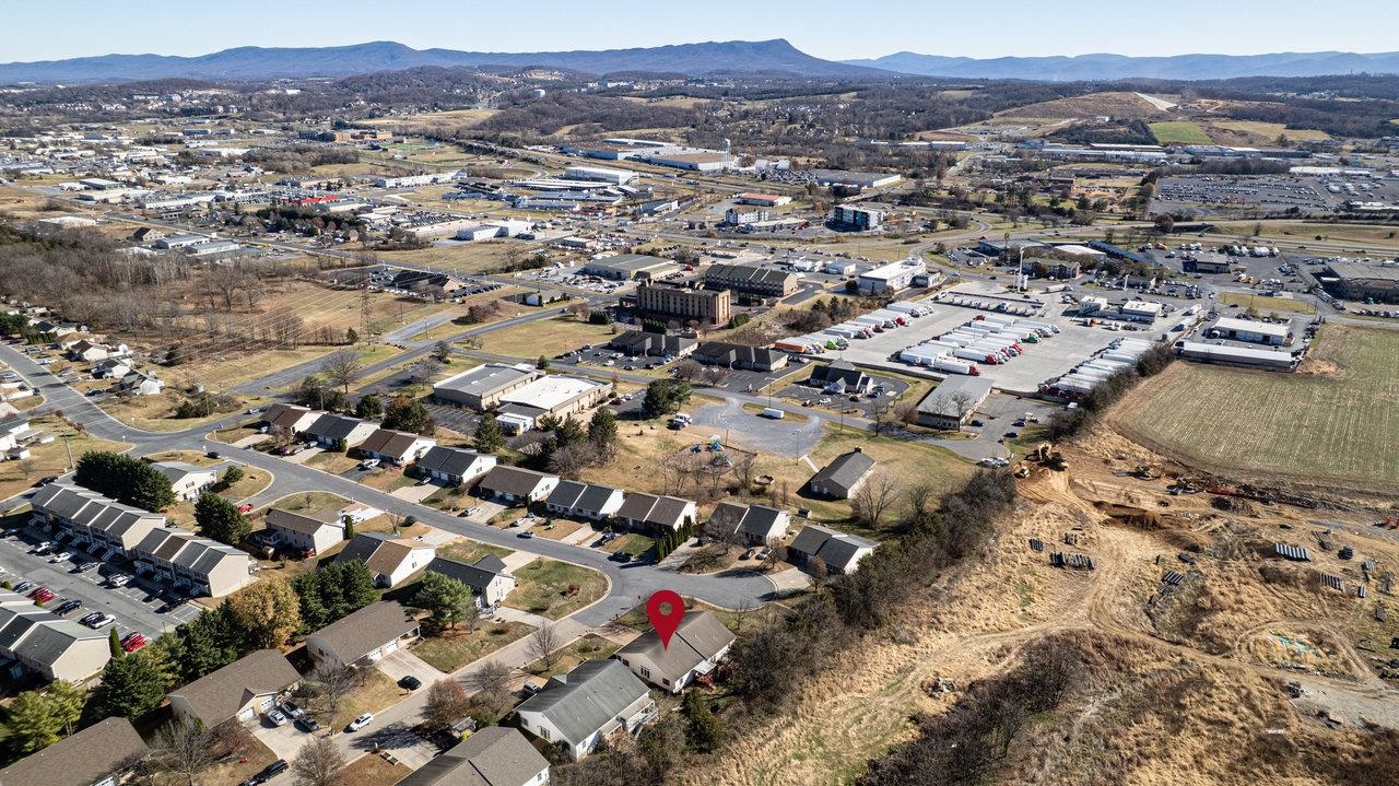 324 DIANA CT, ROCKINGHAM, Virginia 22801, 2 Bedrooms Bedrooms, ,2 BathroomsBathrooms,Residential,324 DIANA CT,671288 MLS # 671288