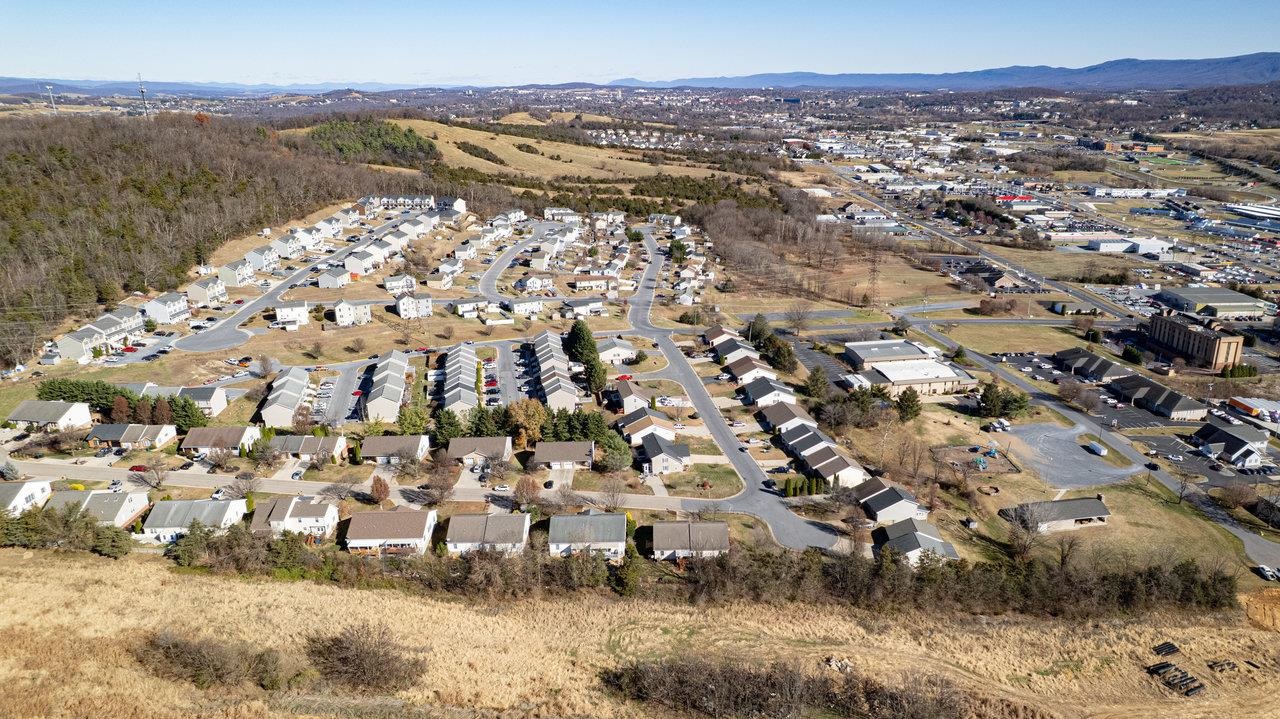 324 DIANA CT, ROCKINGHAM, Virginia 22801, 2 Bedrooms Bedrooms, ,2 BathroomsBathrooms,Residential,324 DIANA CT,671288 MLS # 671288