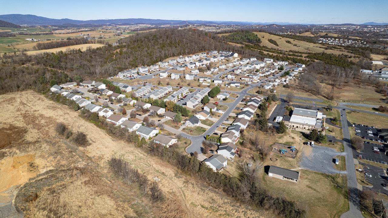 324 DIANA CT, ROCKINGHAM, Virginia 22801, 2 Bedrooms Bedrooms, ,2 BathroomsBathrooms,Residential,324 DIANA CT,671288 MLS # 671288