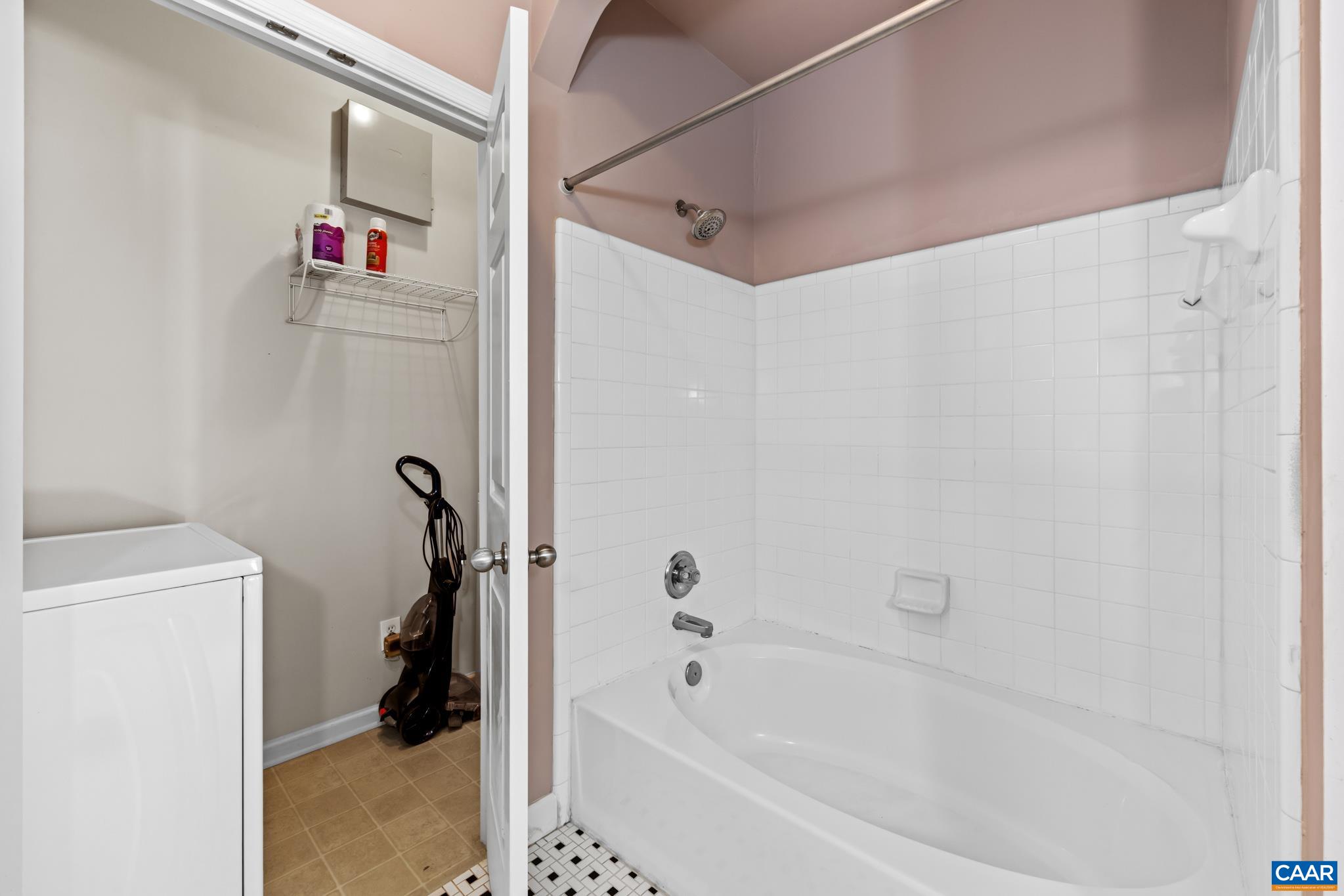 290 RIVERBEND DR, CHARLOTTESVILLE, Virginia 22911, 1 Bedroom Bedrooms, ,1 BathroomBathrooms,Residential,Riverbend Condos Unit 290-2D,290 RIVERBEND DR,671289 MLS # 671289