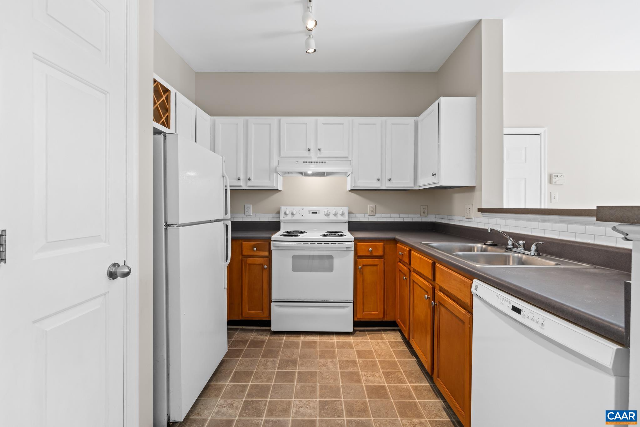 290 RIVERBEND DR, CHARLOTTESVILLE, Virginia 22911, 1 Bedroom Bedrooms, ,1 BathroomBathrooms,Residential,Riverbend Condos Unit 290-2D,290 RIVERBEND DR,671289 MLS # 671289