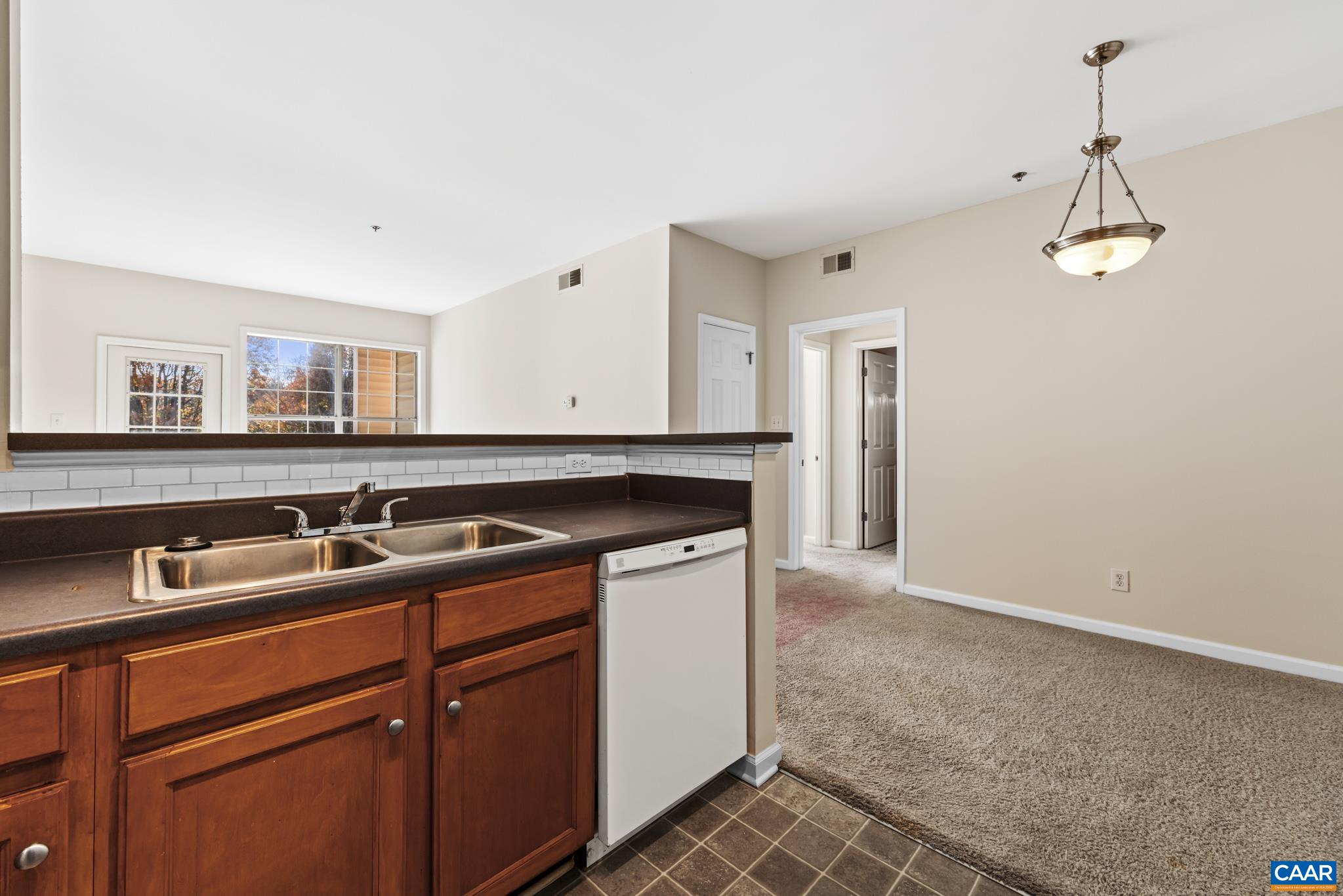 290 RIVERBEND DR, CHARLOTTESVILLE, Virginia 22911, 1 Bedroom Bedrooms, ,1 BathroomBathrooms,Residential,Riverbend Condos Unit 290-2D,290 RIVERBEND DR,671289 MLS # 671289