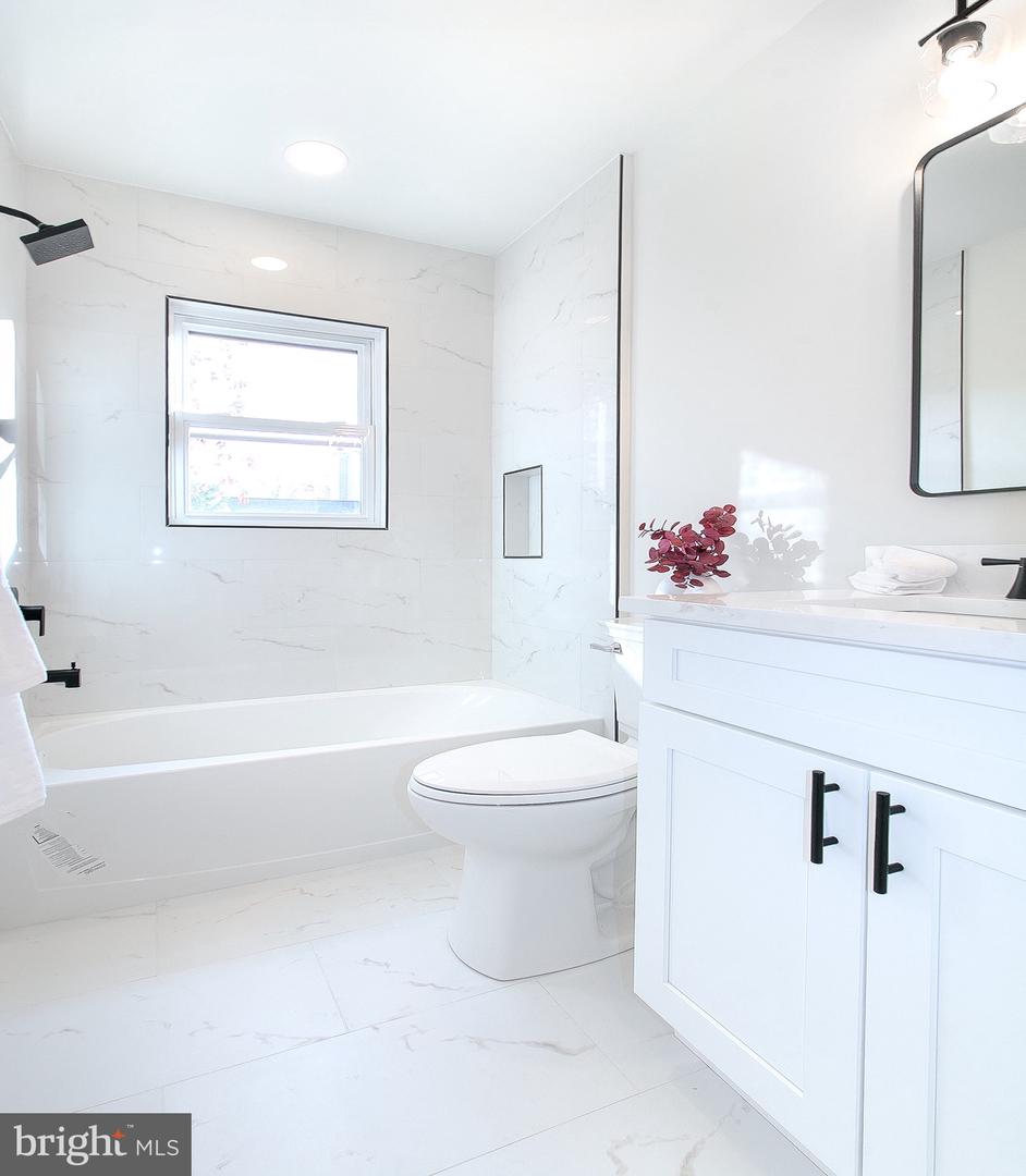 5716 TREMONT CT, ALEXANDRIA, Virginia 22303, 4 Bedrooms Bedrooms, ,3 BathroomsBathrooms,Residential,For sale,5716 TREMONT CT,VAFX2268832 MLS # VAFX2268832