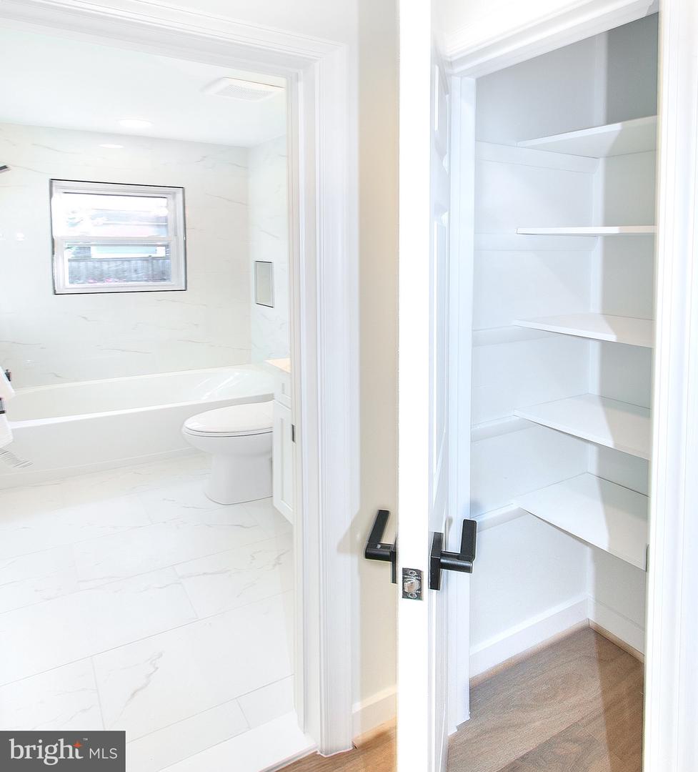 5716 TREMONT CT, ALEXANDRIA, Virginia 22303, 4 Bedrooms Bedrooms, ,3 BathroomsBathrooms,Residential,For sale,5716 TREMONT CT,VAFX2268832 MLS # VAFX2268832