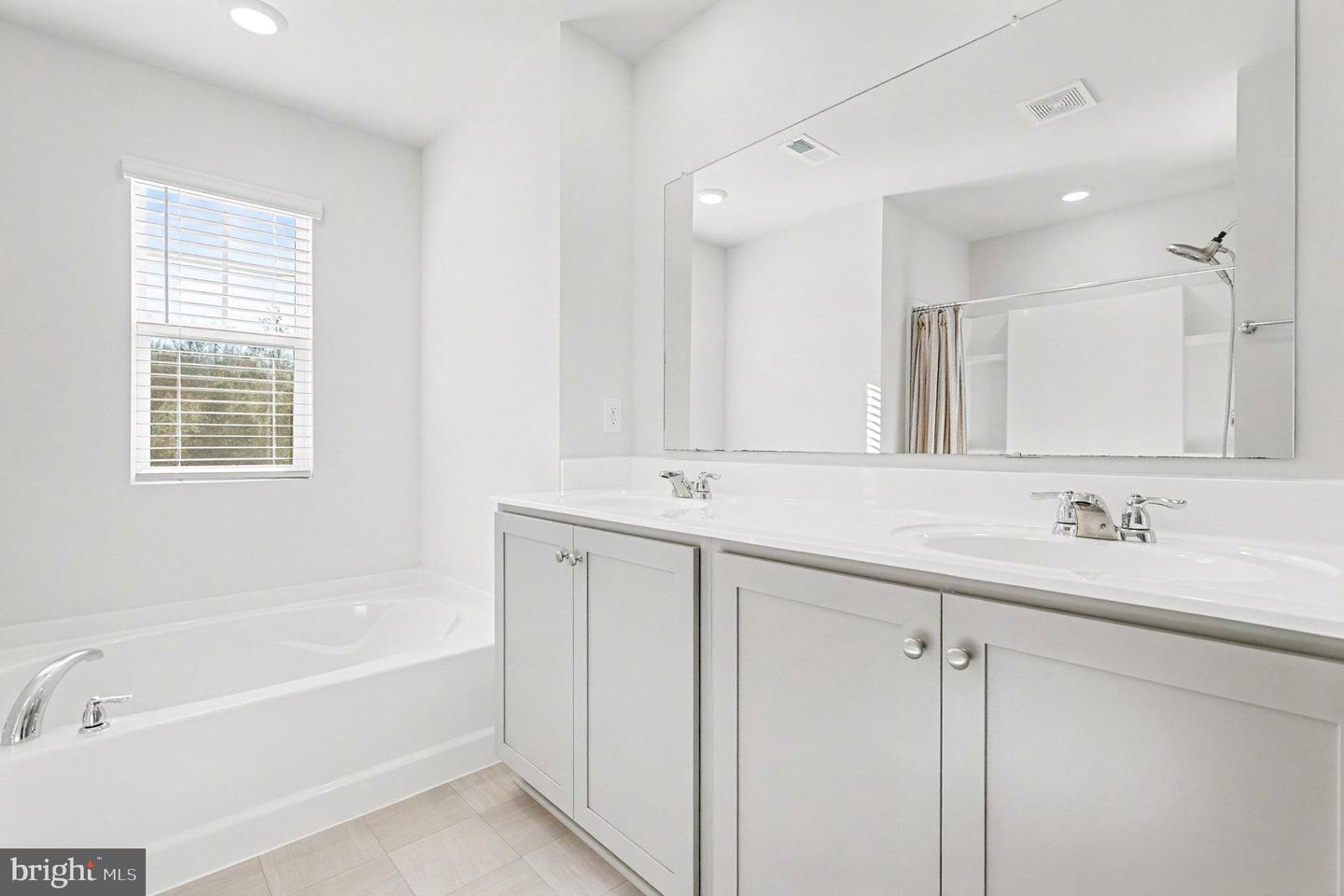 18011 COOLIDGE LN, BOWLING GREEN, Virginia 22427, 5 Bedrooms Bedrooms, ,3 BathroomsBathrooms,Residential,For sale,18011 COOLIDGE LN,VACV2008888 MLS # VACV2008888 18011 COOLIDGE LN, BOWLING GREEN, Virginia 22427, 5 Bedrooms Bedrooms, ,3 BathroomsBathrooms,Residential,For sale,18011 COOLIDGE LN,VACV2008888 MLS # VACV2008888