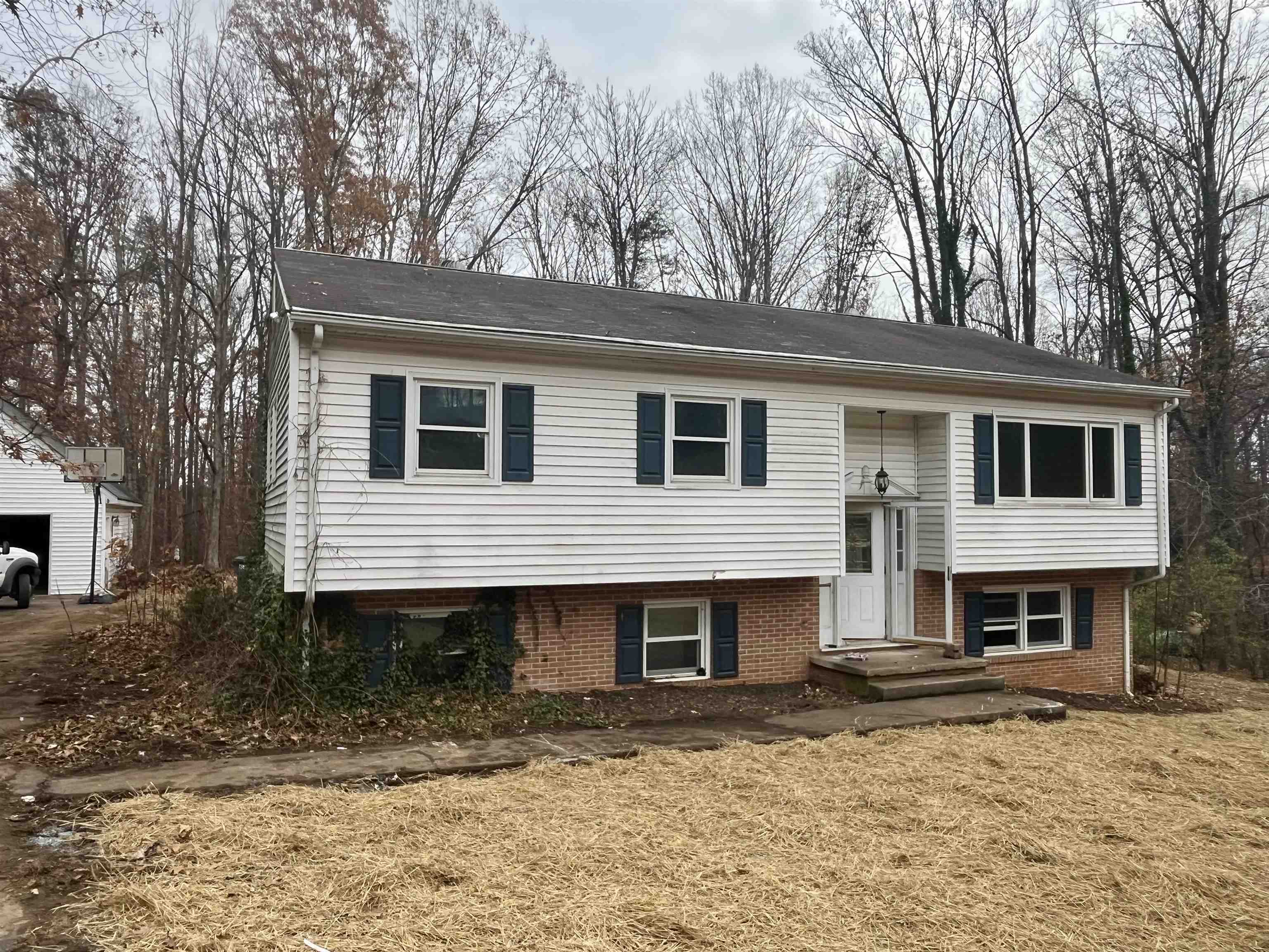 3672 AIRPORT ACRES RD, CHARLOTTESVILLE, Virginia 22911, 5 Bedrooms Bedrooms, ,2 BathroomsBathrooms,Residential,3672 AIRPORT ACRES RD,671310 MLS # 671310