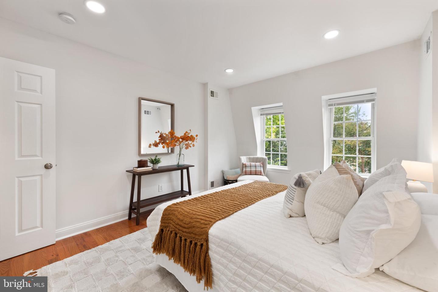 4829 41ST ST NW, WASHINGTON, District Of Columbia 20016, 2 Bedrooms Bedrooms, ,1 BathroomBathrooms,Residential,For sale,4829 41ST ST NW,DCDC2225044 MLS # DCDC2225044