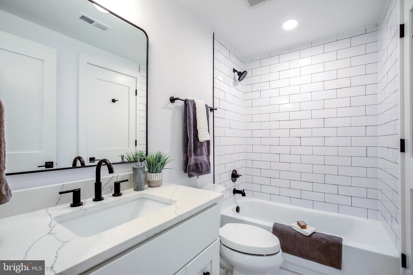 1009 RHODE ISLAND AVE NE #1, WASHINGTON, District Of Columbia 20018, 2 Bedrooms Bedrooms, 5 Rooms Rooms,2 BathroomsBathrooms,Residential,For sale,1009 RHODE ISLAND AVE NE #1,DCDC2226332 MLS # DCDC2226332 1009 RHODE ISLAND AVE NE #1, WASHINGTON, District Of Columbia 20018, 2 Bedrooms Bedrooms, 5 Rooms Rooms,2 BathroomsBathrooms,Residential,For sale,1009 RHODE ISLAND AVE NE #1,DCDC2226332 MLS # DCDC2226332