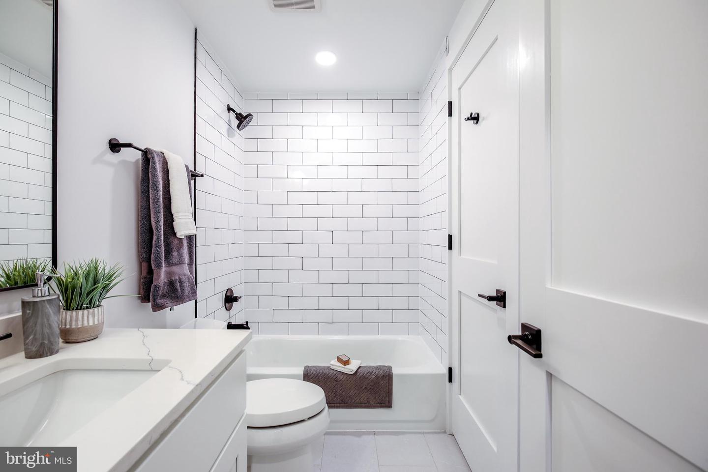 1009 RHODE ISLAND AVE NE #1, WASHINGTON, District Of Columbia 20018, 2 Bedrooms Bedrooms, 5 Rooms Rooms,2 BathroomsBathrooms,Residential,For sale,1009 RHODE ISLAND AVE NE #1,DCDC2226332 MLS # DCDC2226332 1009 RHODE ISLAND AVE NE #1, WASHINGTON, District Of Columbia 20018, 2 Bedrooms Bedrooms, 5 Rooms Rooms,2 BathroomsBathrooms,Residential,For sale,1009 RHODE ISLAND AVE NE #1,DCDC2226332 MLS # DCDC2226332