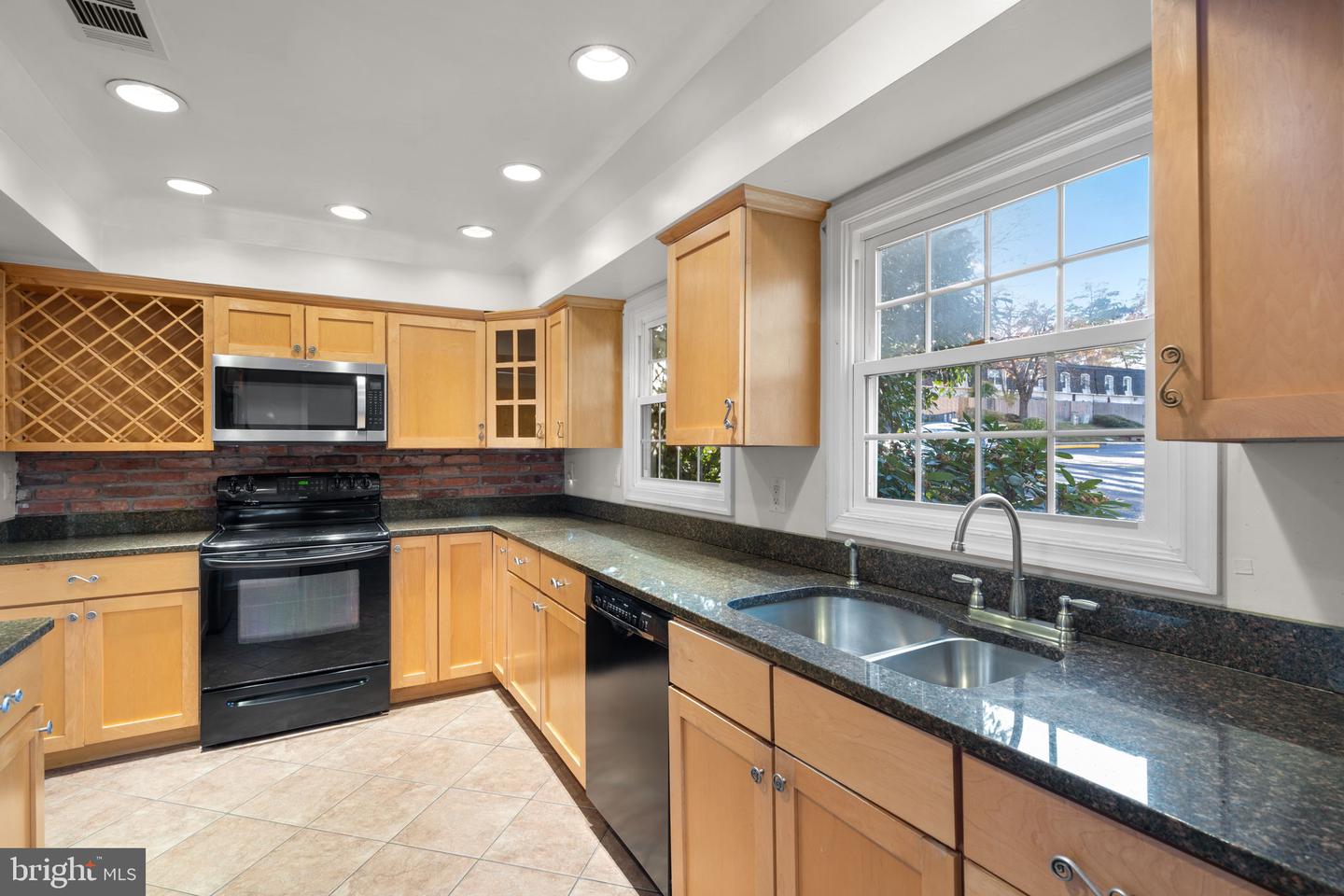 5927 BAYSHIRE RD #115, SPRINGFIELD, Virginia 22152, 3 Bedrooms Bedrooms, ,2 BathroomsBathrooms,Residential,For sale,5927 BAYSHIRE RD #115,VAFX2275204 MLS # VAFX2275204