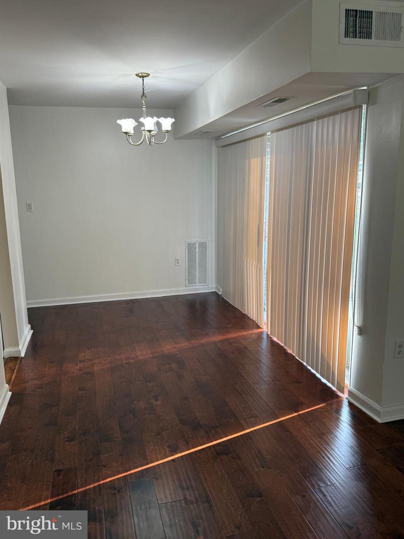 1604 RENATE DR #104, WOODBRIDGE, Virginia 22192, 1 Bedroom Bedrooms, ,1 BathroomBathrooms,Residential,For sale,1604 RENATE DR #104,VAPW2106702 MLS # VAPW2106702