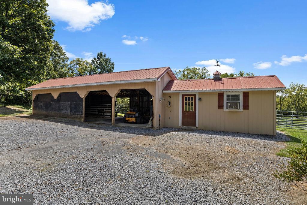 1115 CHAPEL RD, MIDDLETOWN, Virginia 22645, 3 Bedrooms Bedrooms, ,2 BathroomsBathrooms,Farm,For sale,1115 CHAPEL RD,VAFV2038158 MLS # VAFV2038158