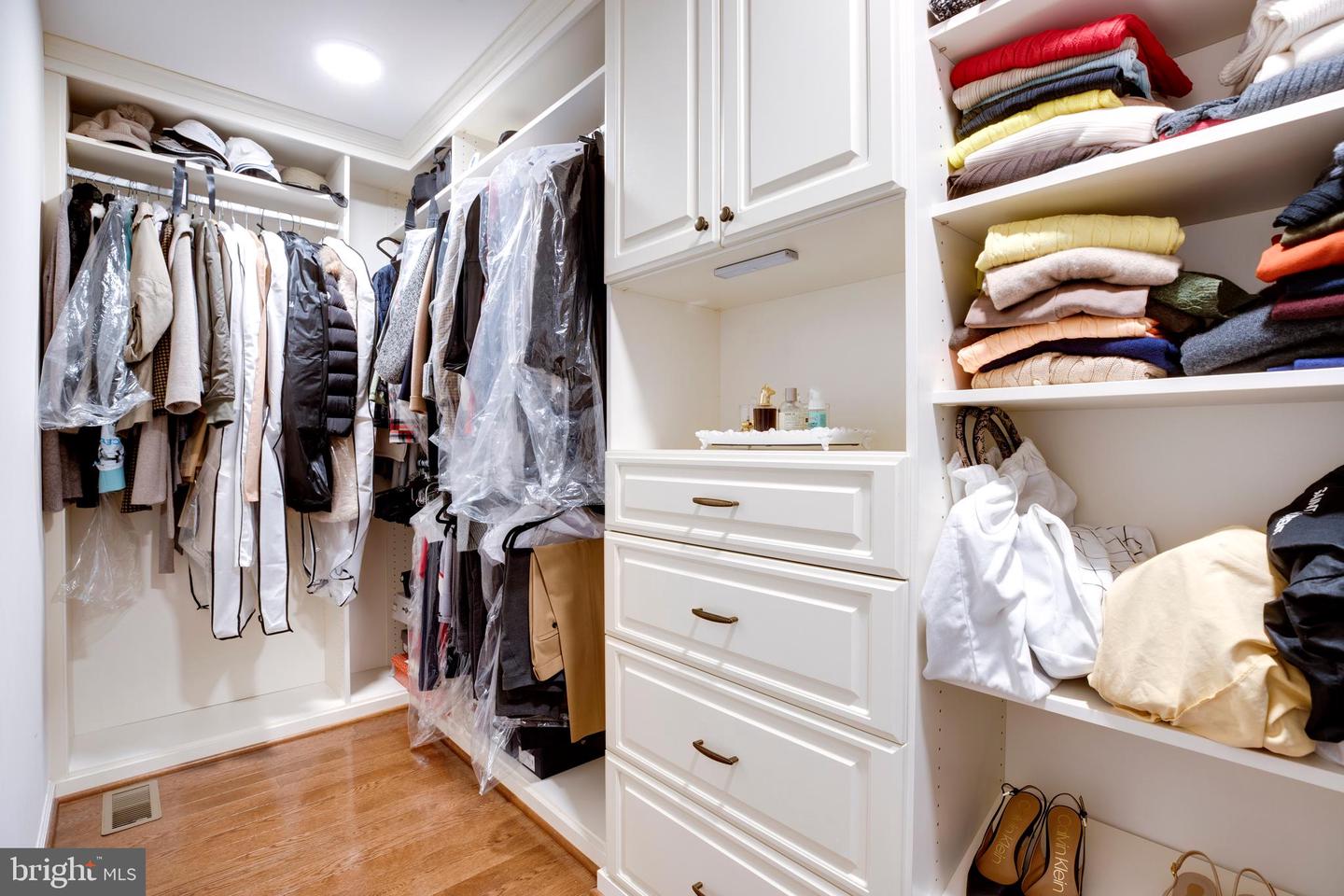 43023 SPYDER PL, CHANTILLY, Virginia 20152, 4 Bedrooms Bedrooms, ,4 BathroomsBathrooms,Residential,For sale,43023 SPYDER PL,VALO2111220 MLS # VALO2111220