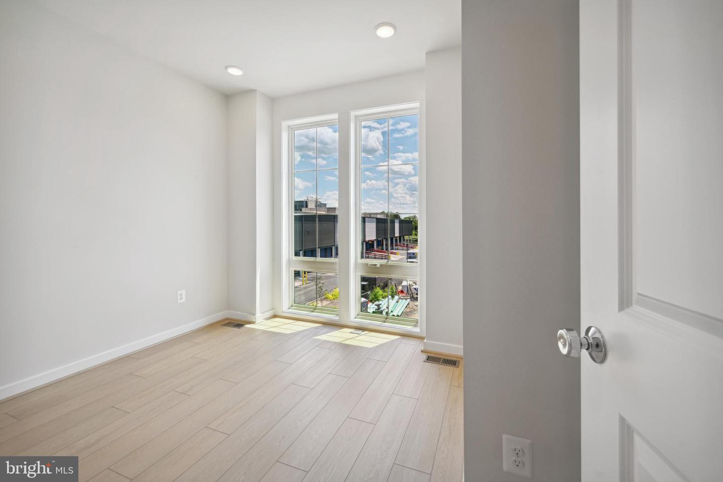 326 SWANN AVE, ALEXANDRIA, Virginia 22301, 3 Bedrooms Bedrooms, ,3 BathroomsBathrooms,Residential,For sale,326 SWANN AVE,VAAX2051916 MLS # VAAX2051916