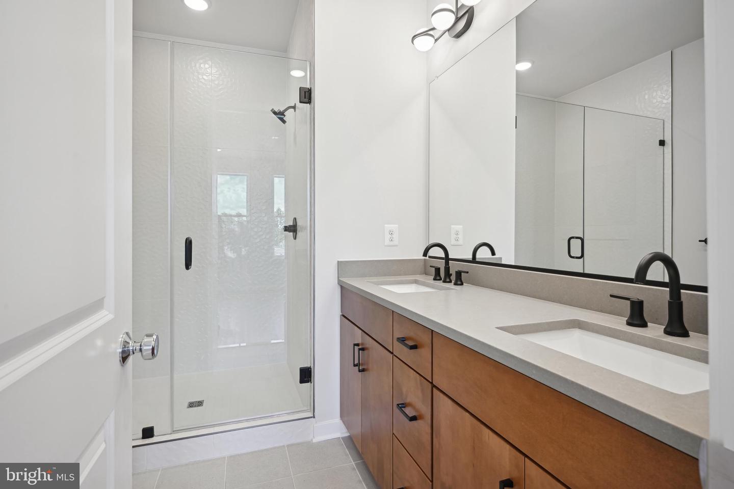 326 SWANN AVE, ALEXANDRIA, Virginia 22301, 3 Bedrooms Bedrooms, ,3 BathroomsBathrooms,Residential,For sale,326 SWANN AVE,VAAX2051916 MLS # VAAX2051916