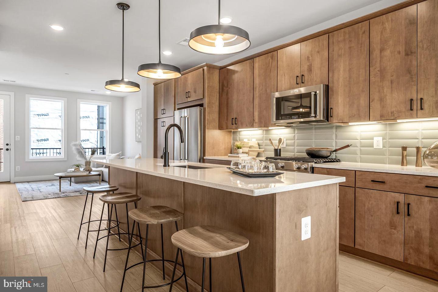 326 SWANN AVE, ALEXANDRIA, Virginia 22301, 3 Bedrooms Bedrooms, ,3 BathroomsBathrooms,Residential,For sale,326 SWANN AVE,VAAX2051916 MLS # VAAX2051916