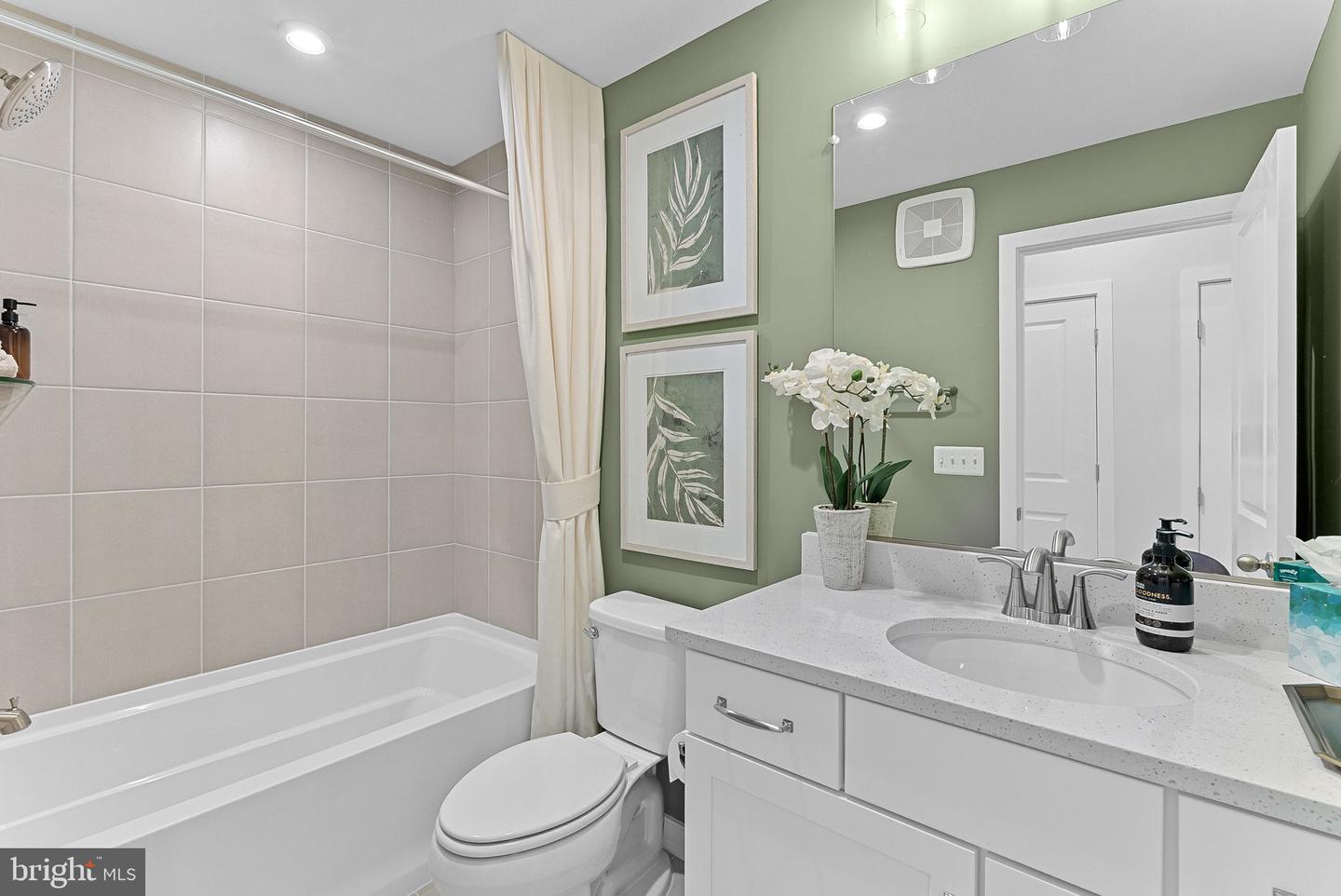 6 SEPIA SQ #MO, ASHBURN, Virginia 20147, 3 Bedrooms Bedrooms, ,2 BathroomsBathrooms,Residential,For sale,6 SEPIA SQ #MO,VALO2111370 MLS # VALO2111370