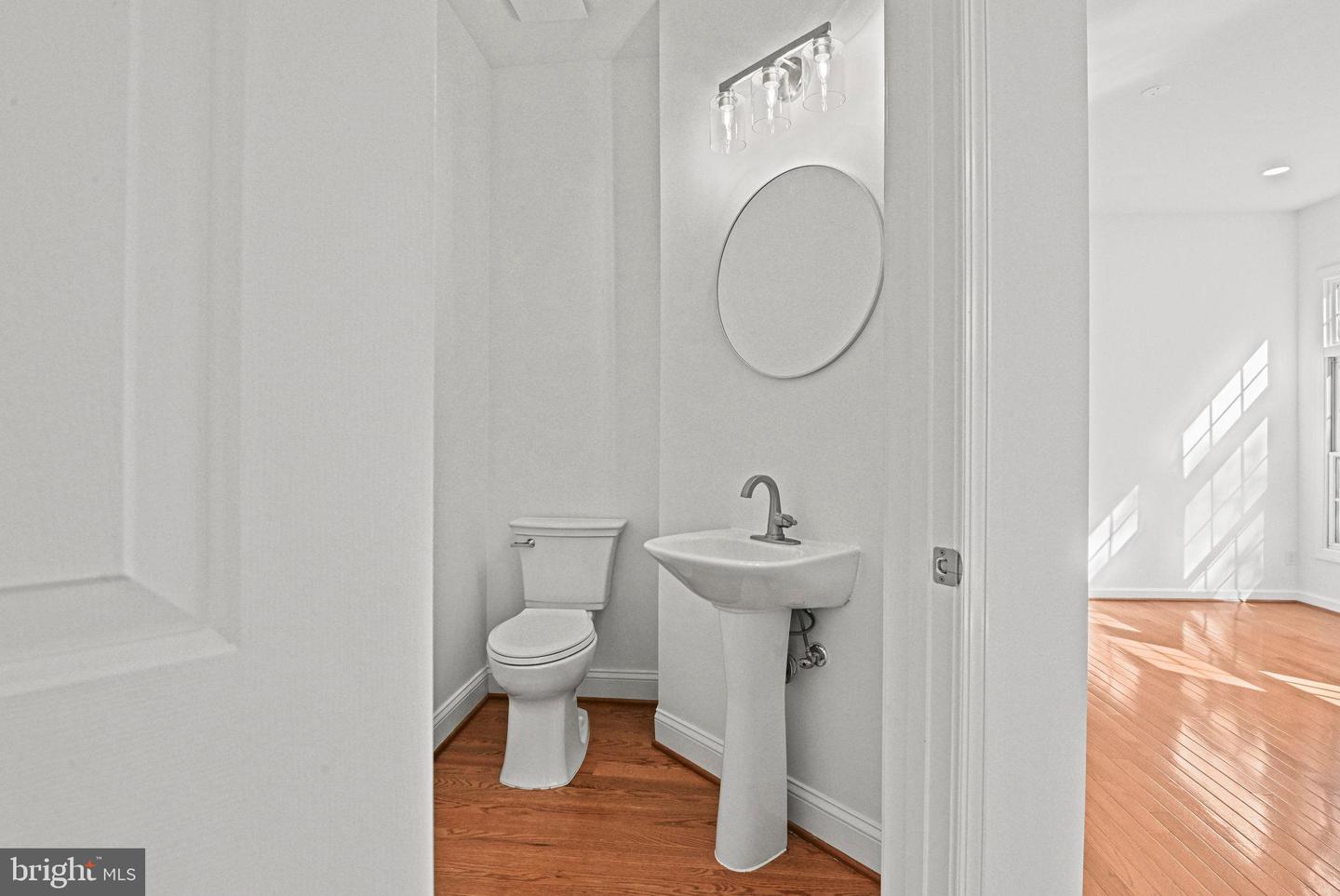 9927 MILES STONE CT, VIENNA, Virginia 22181, 5 Bedrooms Bedrooms, ,3 BathroomsBathrooms,Residential,For sale,9927 MILES STONE CT,VAFX2279770 MLS # VAFX2279770