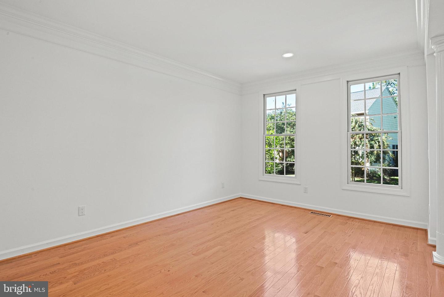 9927 MILES STONE CT, VIENNA, Virginia 22181, 5 Bedrooms Bedrooms, ,3 BathroomsBathrooms,Residential,For sale,9927 MILES STONE CT,VAFX2279770 MLS # VAFX2279770