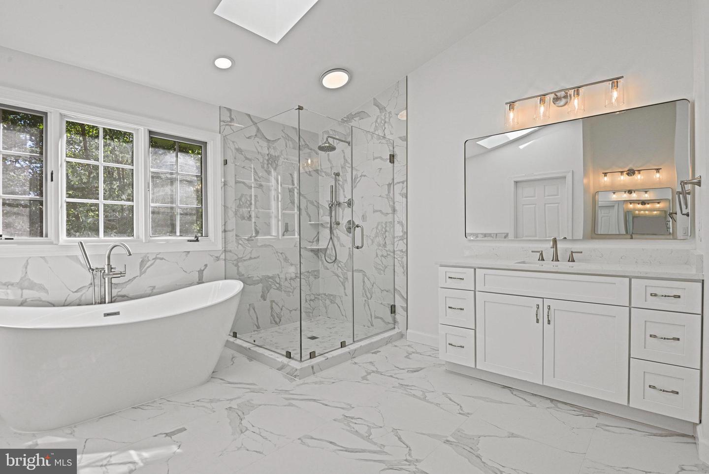 9927 MILES STONE CT, VIENNA, Virginia 22181, 5 Bedrooms Bedrooms, ,3 BathroomsBathrooms,Residential,For sale,9927 MILES STONE CT,VAFX2279770 MLS # VAFX2279770