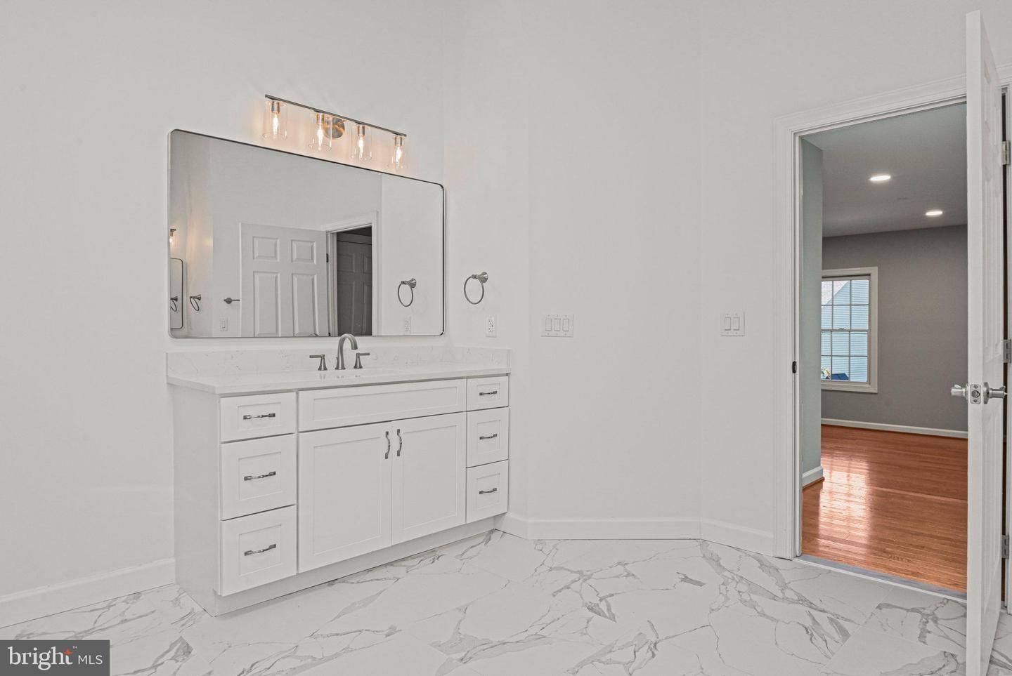 9927 MILES STONE CT, VIENNA, Virginia 22181, 5 Bedrooms Bedrooms, ,3 BathroomsBathrooms,Residential,For sale,9927 MILES STONE CT,VAFX2279770 MLS # VAFX2279770