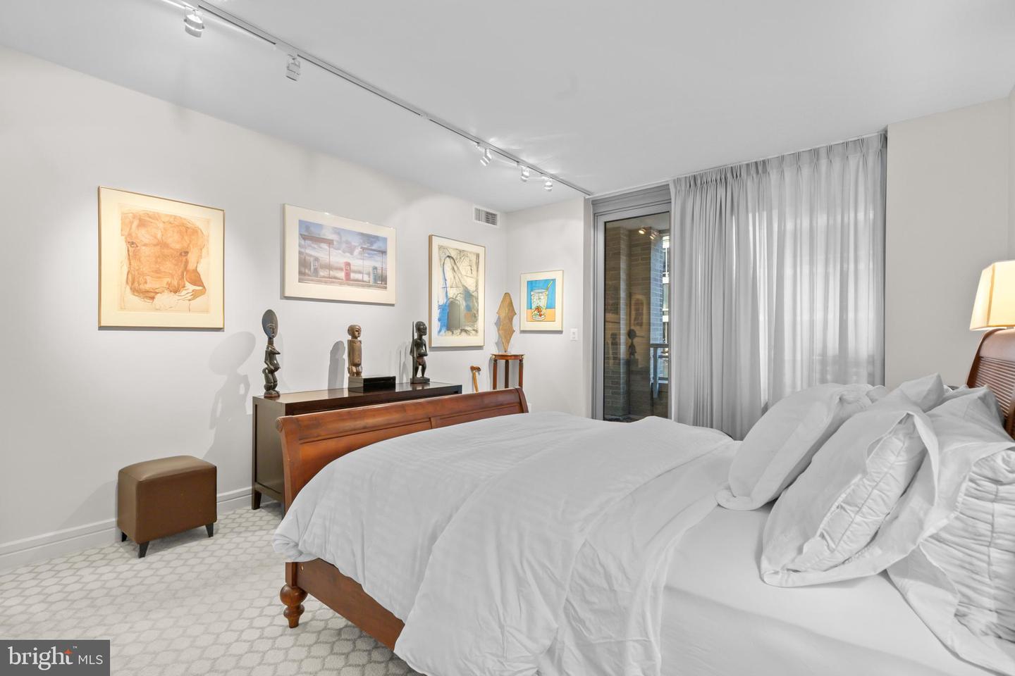 1111 23RD ST NW #4G, WASHINGTON, District Of Columbia 20037, 2 Bedrooms Bedrooms, ,2 BathroomsBathrooms,Residential,For sale,1111 23RD ST NW #4G,DCDC2232414 MLS # DCDC2232414