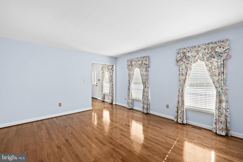 7909 WESTBURY MANOR DR, FREDERICKSBURG, Virginia 22407, 4 Bedrooms Bedrooms, ,3 BathroomsBathrooms,Residential,7909 WESTBURY MANOR DR,VASP2037658 MLS # VASP2037658