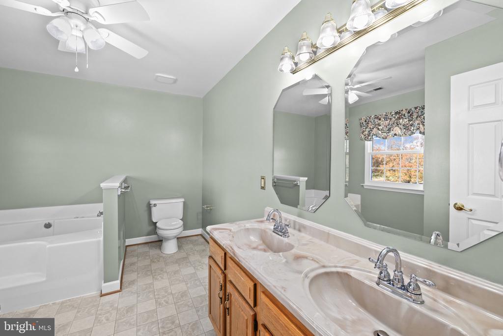 7909 WESTBURY MANOR DR, FREDERICKSBURG, Virginia 22407, 4 Bedrooms Bedrooms, ,3 BathroomsBathrooms,Residential,7909 WESTBURY MANOR DR,VASP2037658 MLS # VASP2037658