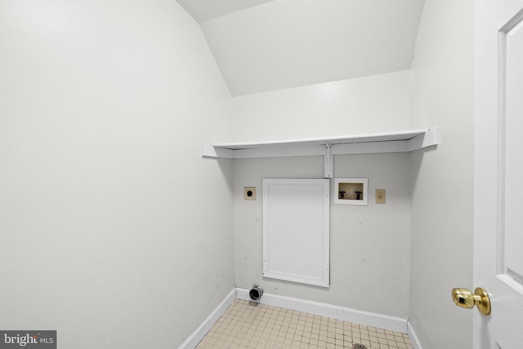 7909 WESTBURY MANOR DR, FREDERICKSBURG, Virginia 22407, 4 Bedrooms Bedrooms, ,3 BathroomsBathrooms,Residential,7909 WESTBURY MANOR DR,VASP2037658 MLS # VASP2037658