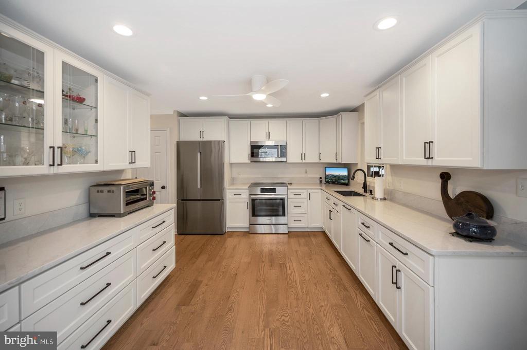 323 STRATFORD CIR, LOCUST GROVE, Virginia 22508, 3 Bedrooms Bedrooms, ,2 BathroomsBathrooms,Residential,LAKE OF THE WOODS,323 STRATFORD CIR,VAOR2012812 MLS # VAOR2012812