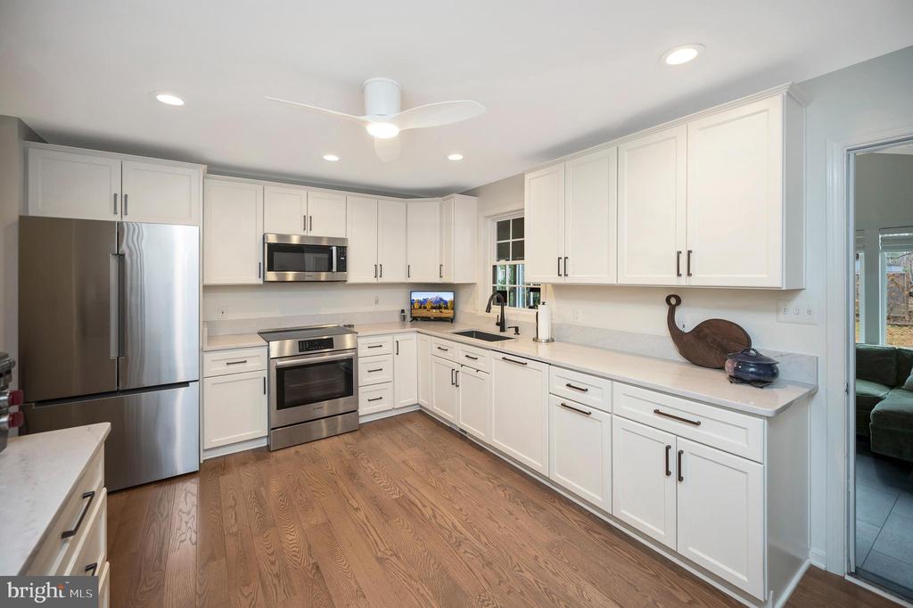 323 STRATFORD CIR, LOCUST GROVE, Virginia 22508, 3 Bedrooms Bedrooms, ,2 BathroomsBathrooms,Residential,LAKE OF THE WOODS,323 STRATFORD CIR,VAOR2012812 MLS # VAOR2012812