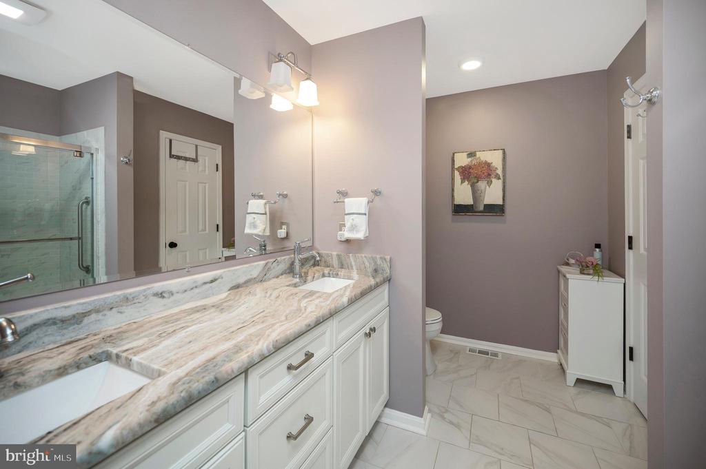 323 STRATFORD CIR, LOCUST GROVE, Virginia 22508, 3 Bedrooms Bedrooms, ,2 BathroomsBathrooms,Residential,LAKE OF THE WOODS,323 STRATFORD CIR,VAOR2012812 MLS # VAOR2012812