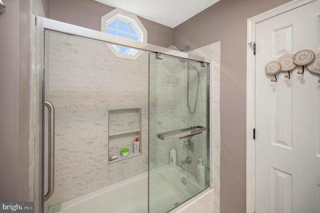 323 STRATFORD CIR, LOCUST GROVE, Virginia 22508, 3 Bedrooms Bedrooms, ,2 BathroomsBathrooms,Residential,LAKE OF THE WOODS,323 STRATFORD CIR,VAOR2012812 MLS # VAOR2012812