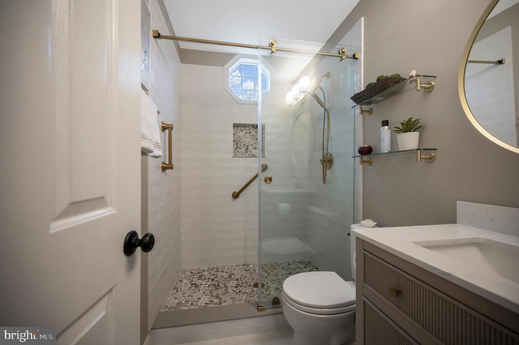 323 STRATFORD CIR, LOCUST GROVE, Virginia 22508, 3 Bedrooms Bedrooms, ,2 BathroomsBathrooms,Residential,LAKE OF THE WOODS,323 STRATFORD CIR,VAOR2012812 MLS # VAOR2012812