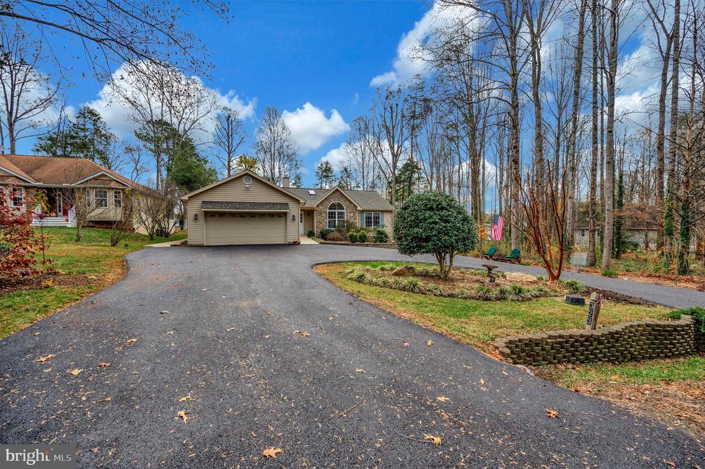 323 STRATFORD CIR, LOCUST GROVE, Virginia 22508, 3 Bedrooms Bedrooms, ,2 BathroomsBathrooms,Residential,LAKE OF THE WOODS,323 STRATFORD CIR,VAOR2012812 MLS # VAOR2012812