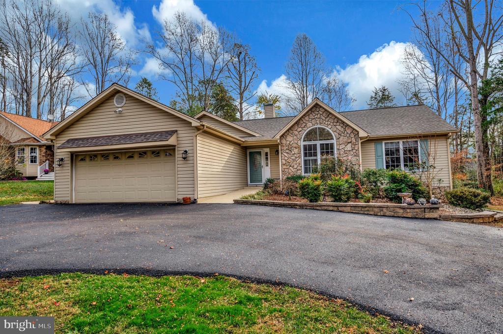 323 STRATFORD CIR, LOCUST GROVE, Virginia 22508, 3 Bedrooms Bedrooms, ,2 BathroomsBathrooms,Residential,LAKE OF THE WOODS,323 STRATFORD CIR,VAOR2012812 MLS # VAOR2012812