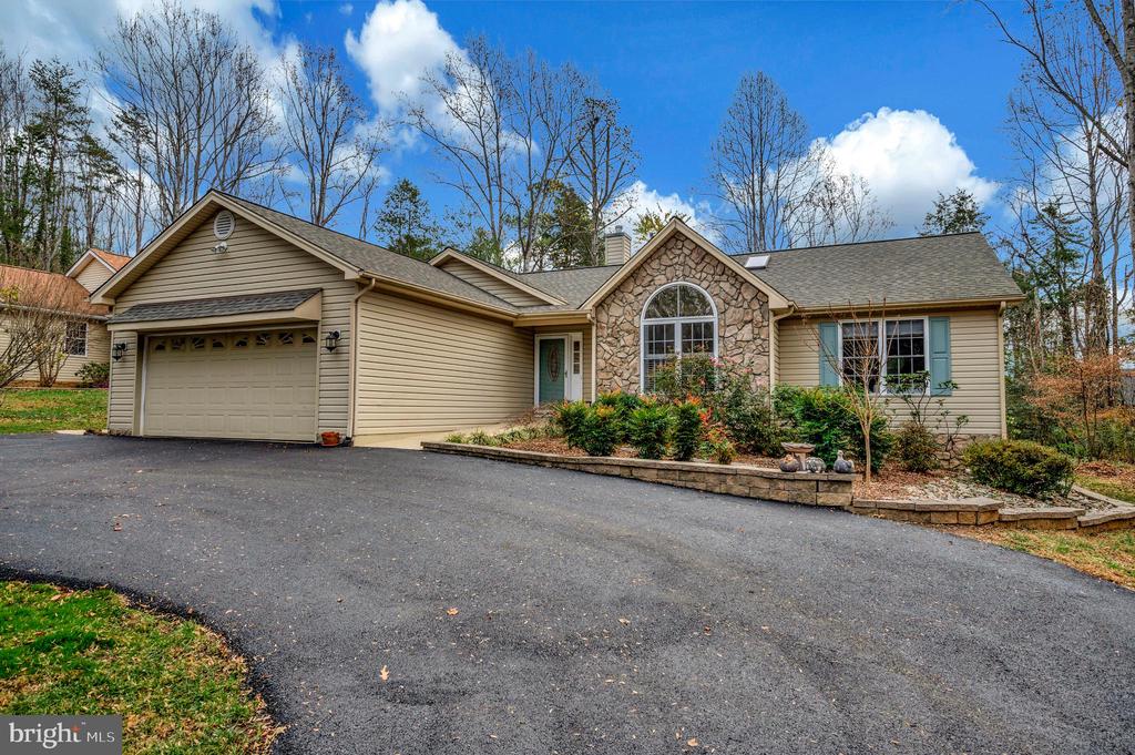 323 STRATFORD CIR, LOCUST GROVE, Virginia 22508, 3 Bedrooms Bedrooms, ,2 BathroomsBathrooms,Residential,LAKE OF THE WOODS,323 STRATFORD CIR,VAOR2012812 MLS # VAOR2012812