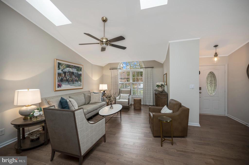 323 STRATFORD CIR, LOCUST GROVE, Virginia 22508, 3 Bedrooms Bedrooms, ,2 BathroomsBathrooms,Residential,LAKE OF THE WOODS,323 STRATFORD CIR,VAOR2012812 MLS # VAOR2012812