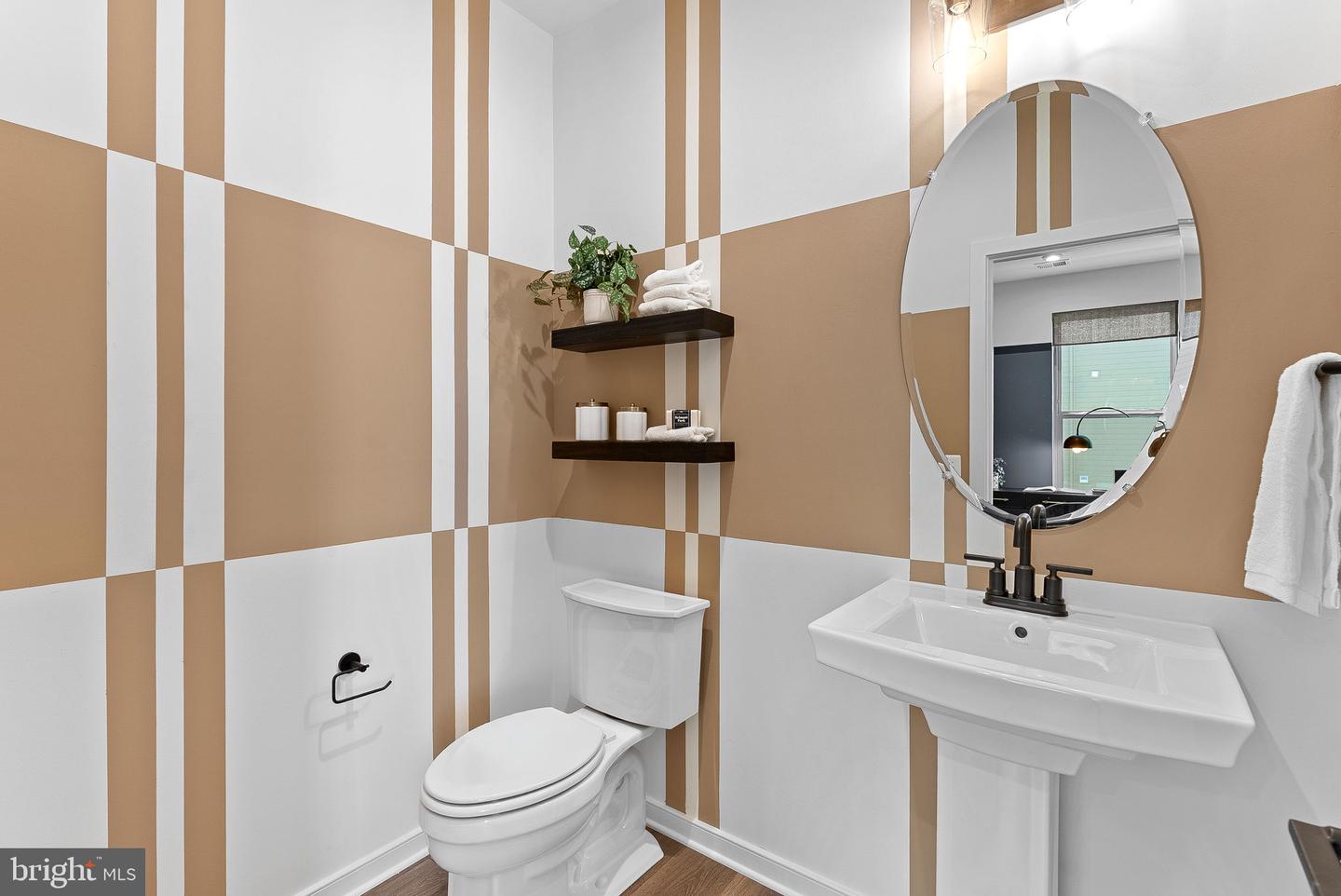 6 SEPIA SQ #HE, ASHBURN, Virginia 20147, 3 Bedrooms Bedrooms, ,2 BathroomsBathrooms,Residential,For sale,6 SEPIA SQ #HE,VALO2111390 MLS # VALO2111390