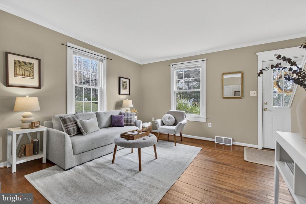 278 ALEXANDRIA PIKE, WARRENTON, Virginia 20186, 3 Bedrooms Bedrooms, ,2 BathroomsBathrooms,Residential,278 ALEXANDRIA PIKE,VAFQ2019682 MLS # VAFQ2019682