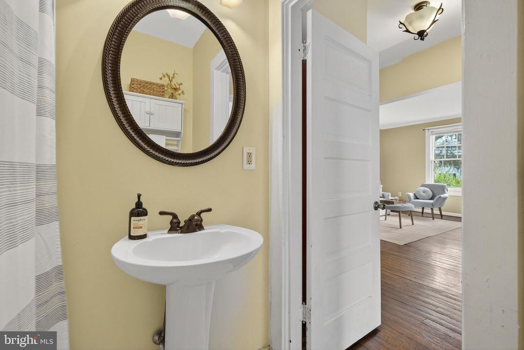 278 ALEXANDRIA PIKE, WARRENTON, Virginia 20186, 3 Bedrooms Bedrooms, ,2 BathroomsBathrooms,Residential,278 ALEXANDRIA PIKE,VAFQ2019682 MLS # VAFQ2019682