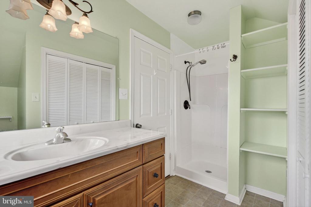 278 ALEXANDRIA PIKE, WARRENTON, Virginia 20186, 3 Bedrooms Bedrooms, ,2 BathroomsBathrooms,Residential,278 ALEXANDRIA PIKE,VAFQ2019682 MLS # VAFQ2019682